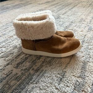 UGG Tan Winter Boots with Cream Fur